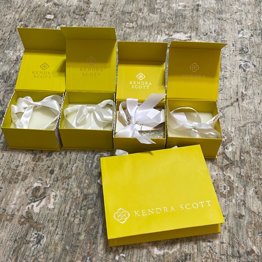 4 Kendra Scott gift boxes and 1 KS bag